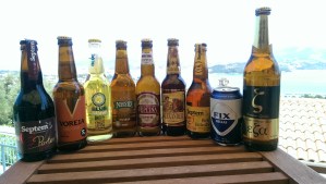 Eine Auswahl an griechischen Bieren